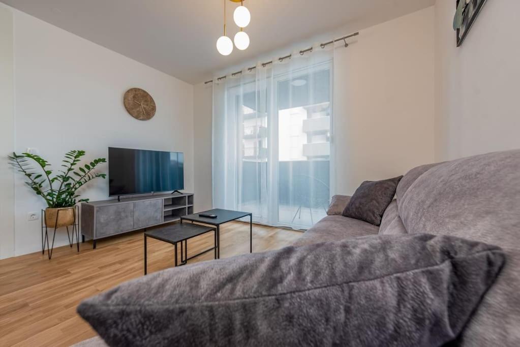 Modern And Comfortable In Appartement *