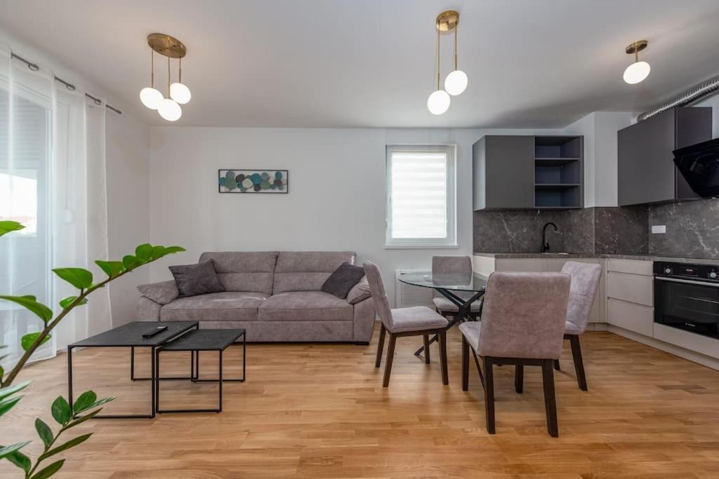 Modern And Comfortable In Appartement