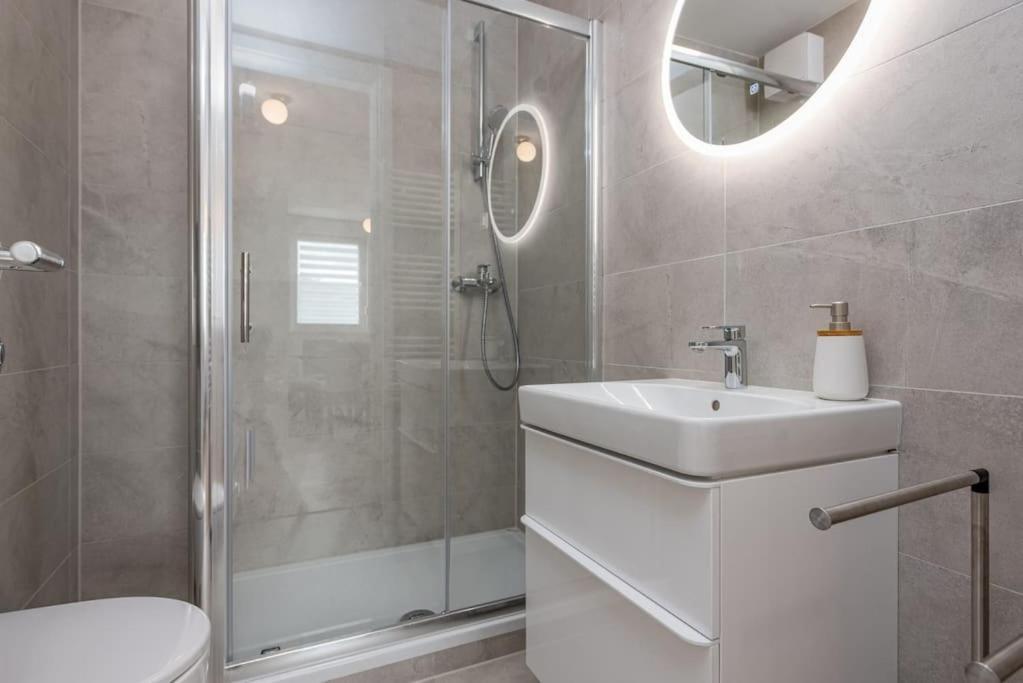 Modern And Comfortable In